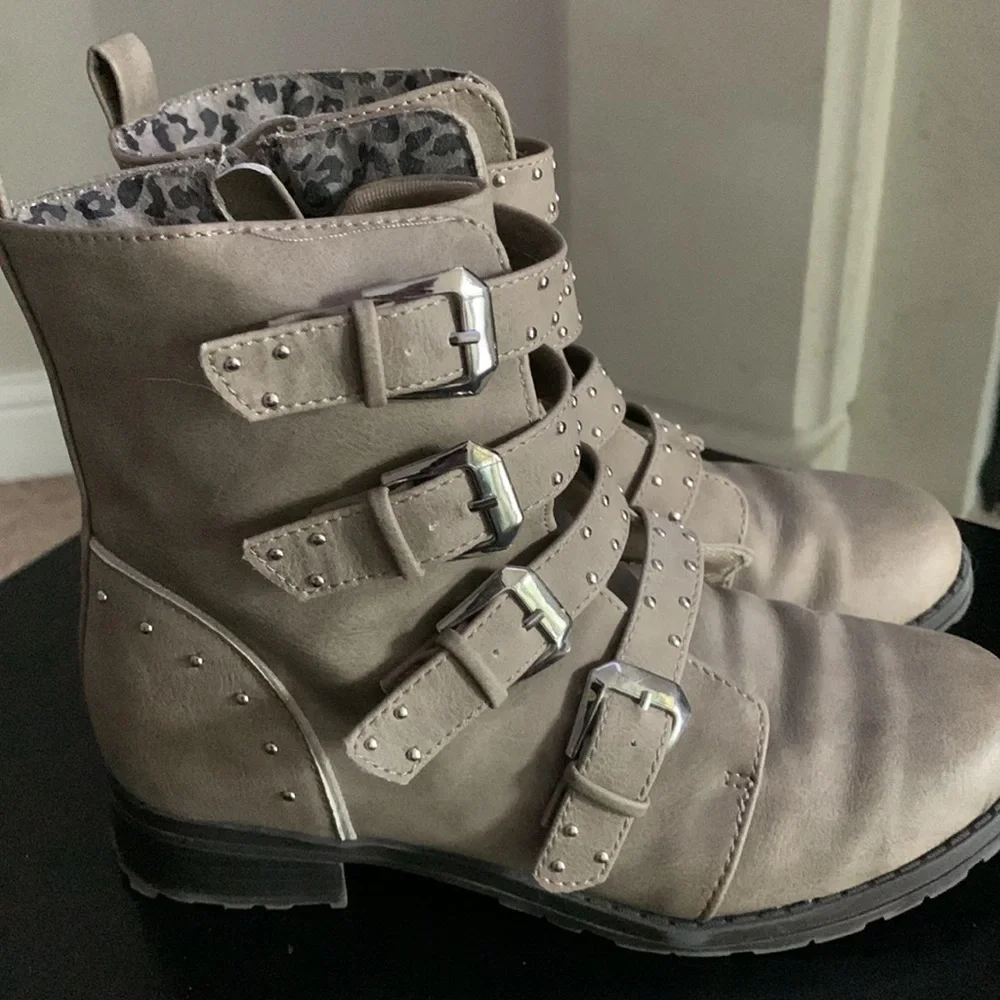 Buckle boots - Picture 2 of 4